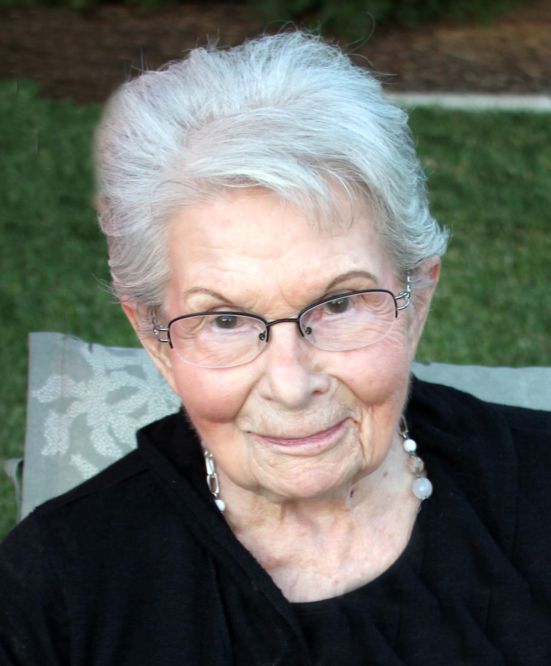 Elaine Card Mahoney obituary photo